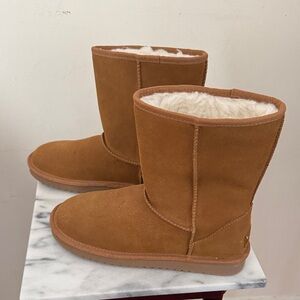 Koolaburra by UGG Chestnut Suede Boots NWT